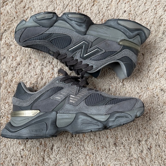 New Balance 9060 Gray RARE💕 - Picture 2 of 3